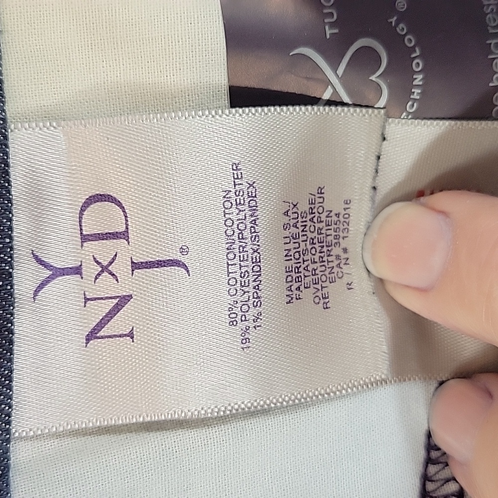NWT NYDJ Dark Wash Cuffed Jeans - Dark Indigo Size 8 - Picture 5 of 8